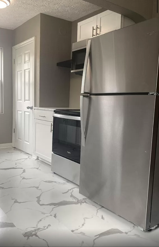 2555 Avalon Pl - Photo 7 of 22