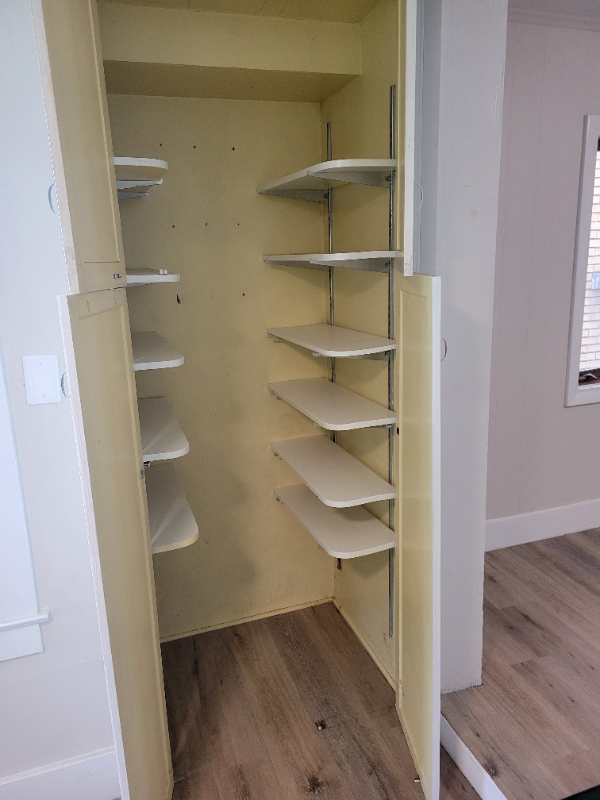 426 Reynolds Ave #426 - Photo 3 of 8