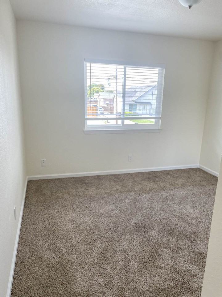 Maple Street: 310 - Photo 6 of 9