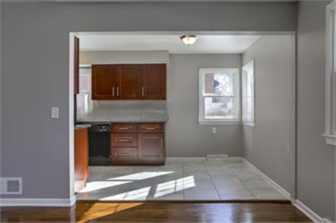 6628 Pratt Street - Photo 4 of 19