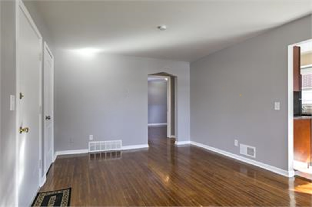 6628 Pratt Street - Photo 5 of 19