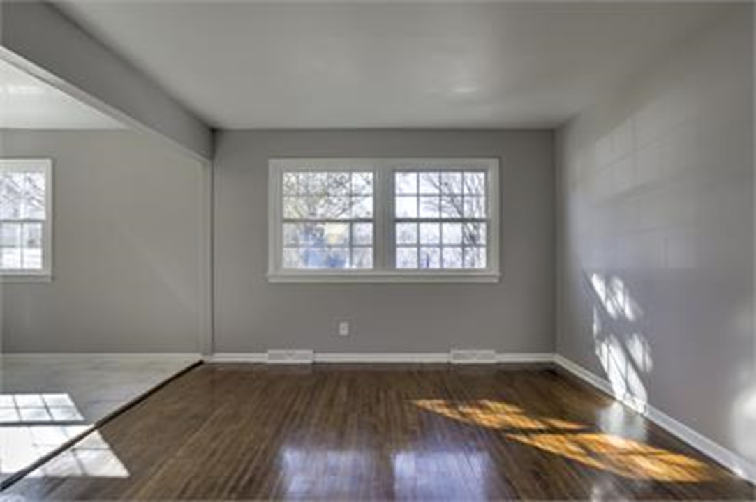 6628 Pratt Street - Photo 6 of 19