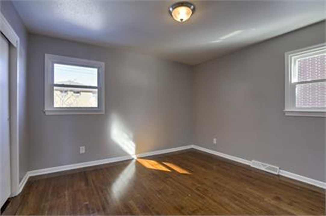 6628 Pratt Street - Photo 7 of 19