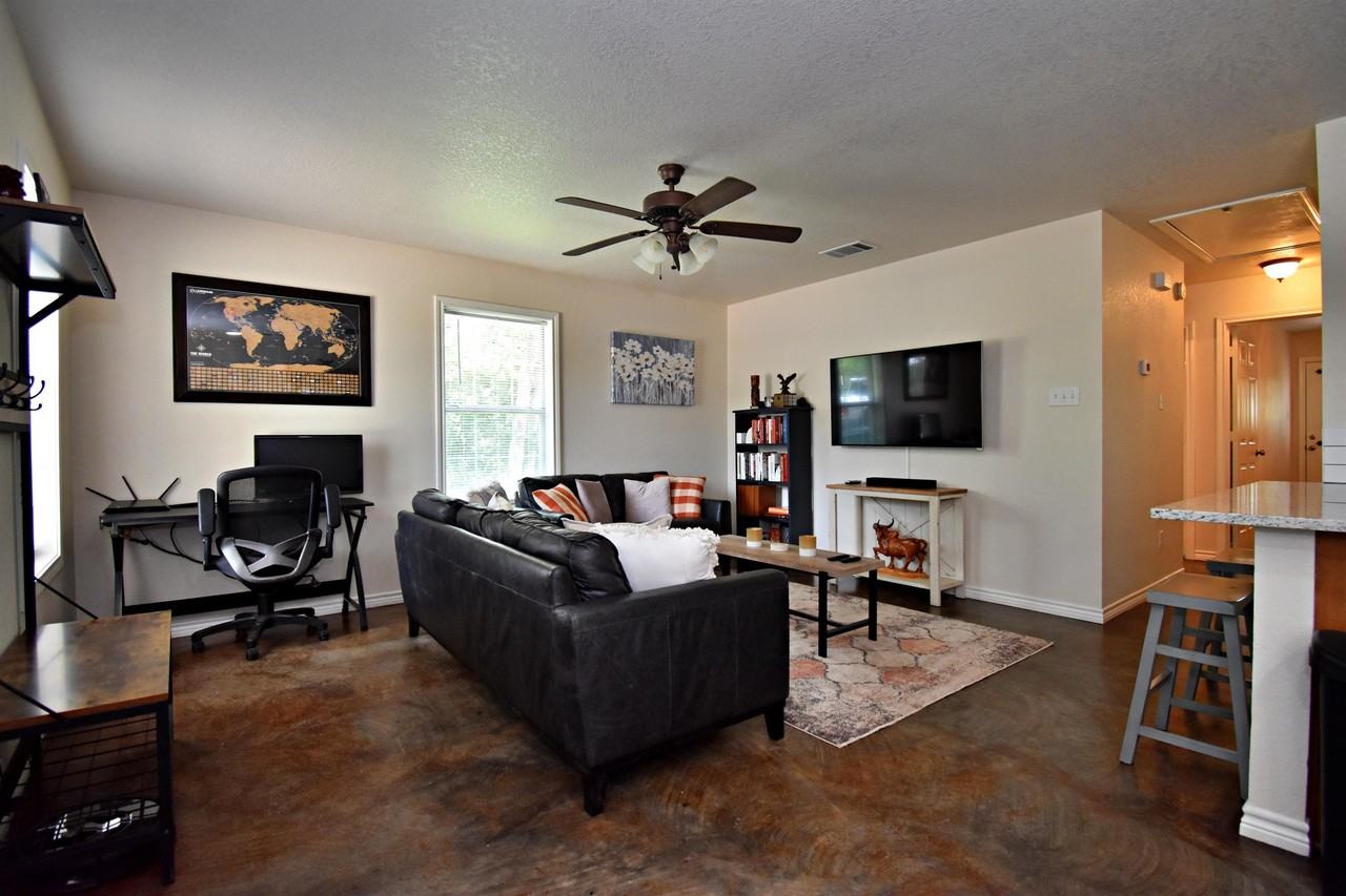 11076 North Dowling Road - Photo 2 of 11