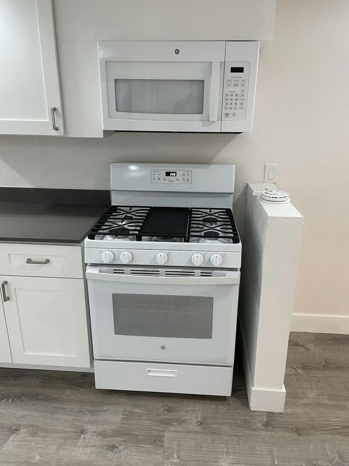 15914 84th Avenue Northeast, Unit C - Photo 3 of 16