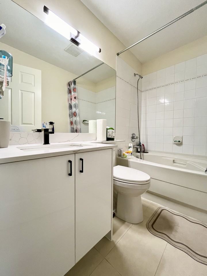 5298 Oakmount Crescent - Photo 5 of 10