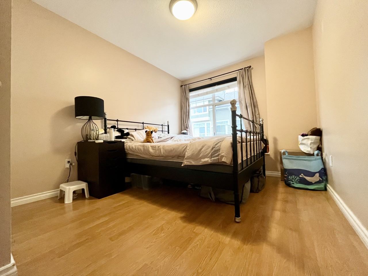 5298 Oakmount Crescent - Photo 4 of 10