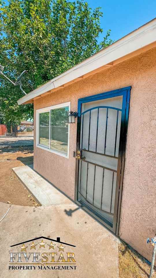 318 Northrup St #B - Photo 3 of 14