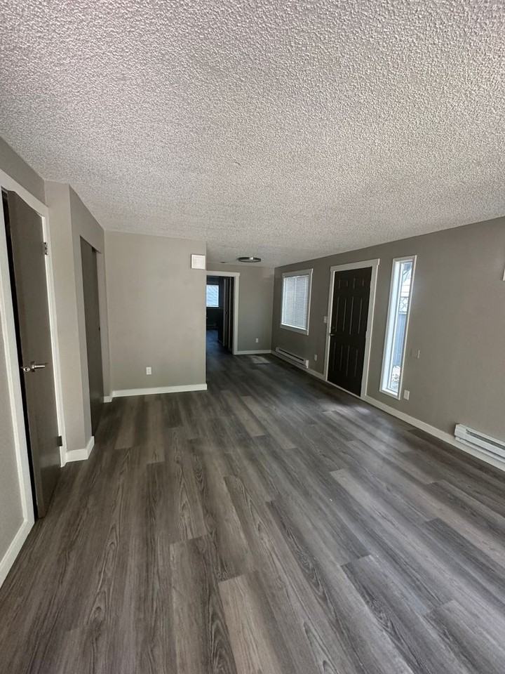 519 Burnett Ave S #1 - Photo 4 of 14
