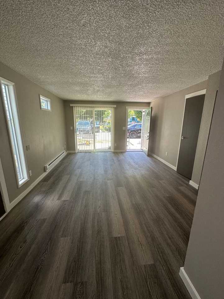 519 Burnett Ave S #1 - Photo 6 of 14