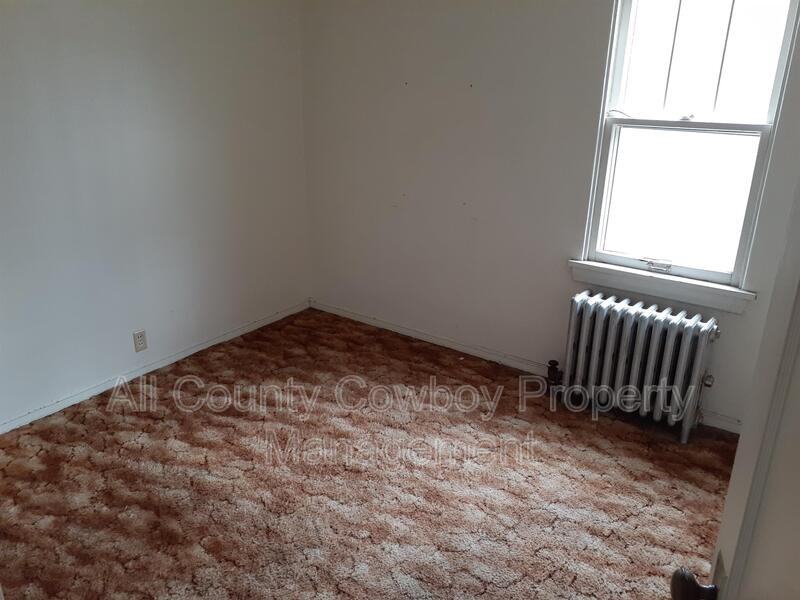 769 N 8th St #2 - Photo 3 of 4