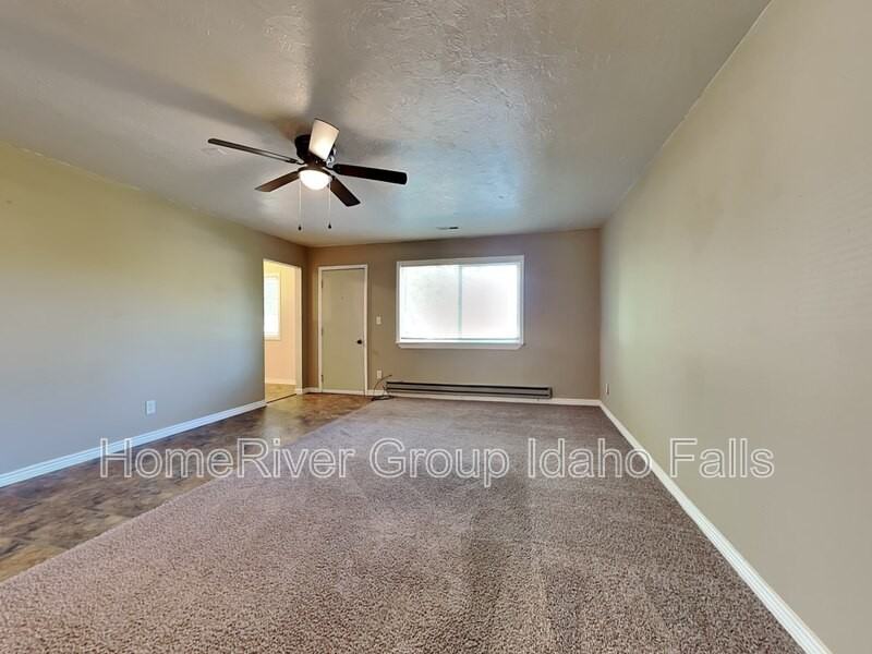 542 N 3rd W - Photo 2 of 22