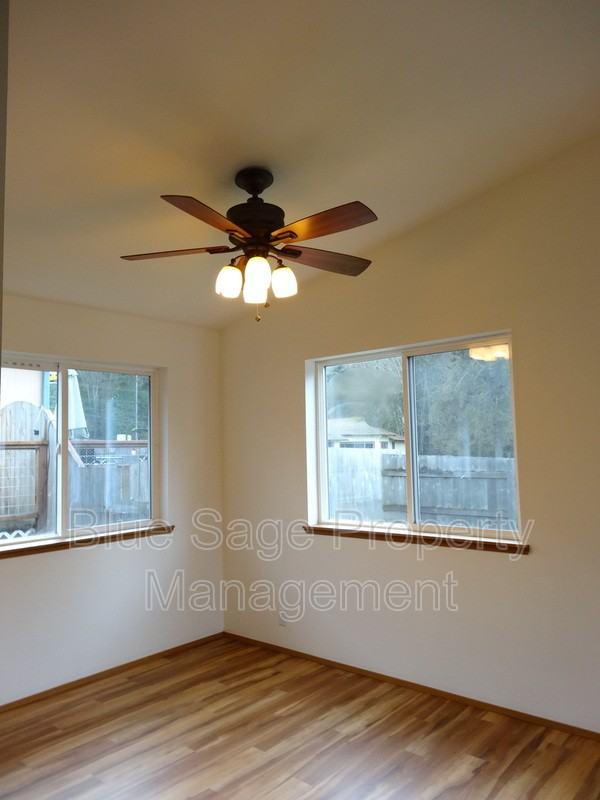 906 Bryson Ave - Photo 2 of 16