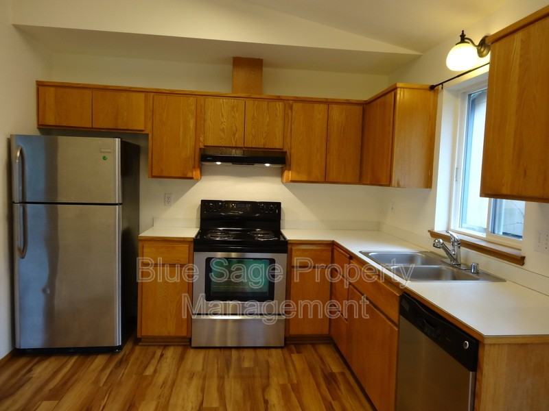 906 Bryson Ave - Photo 5 of 16