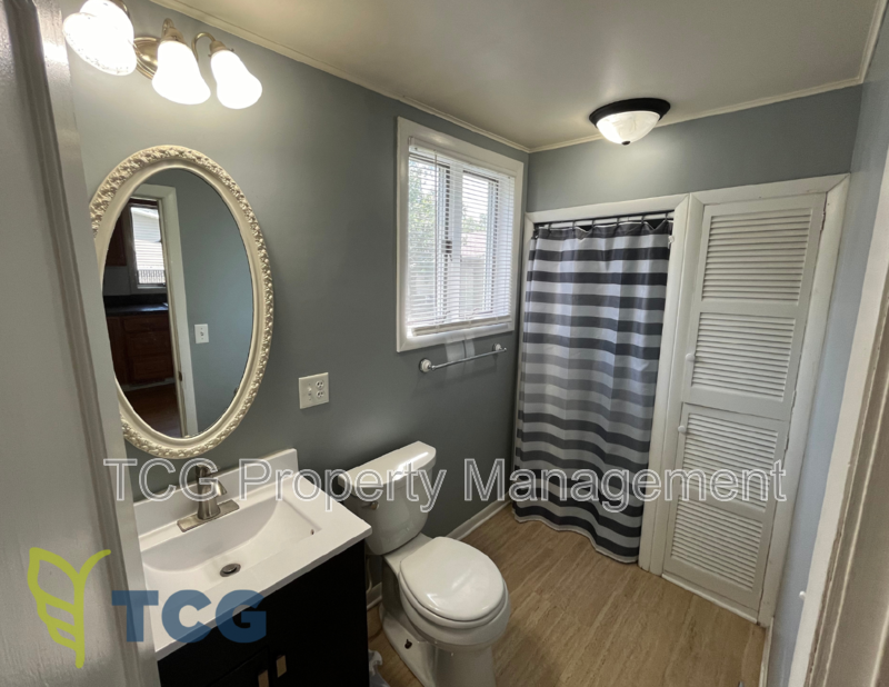 823 Pine St - Photo 3 of 11