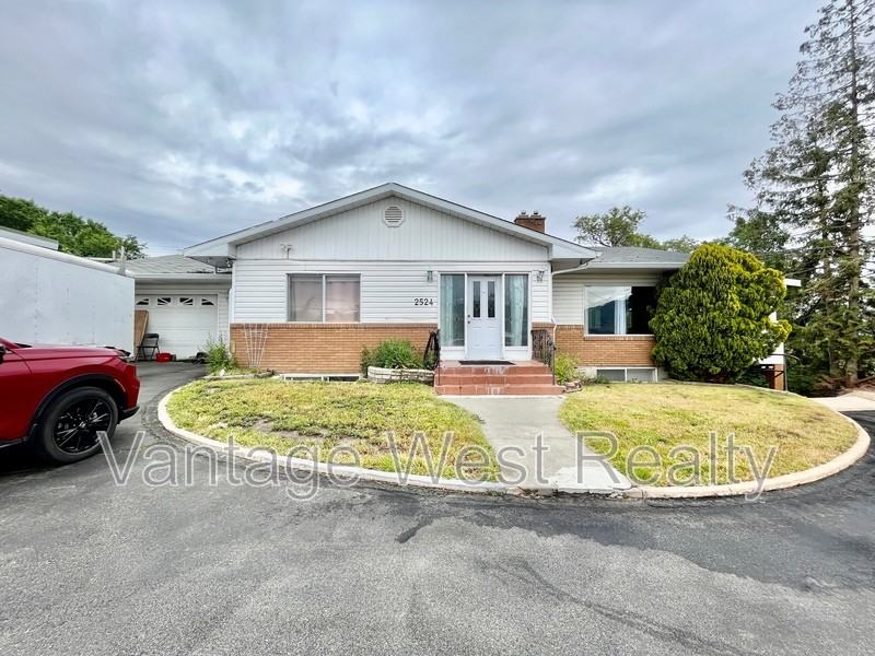 2524, West Kelowna, BC V4T 2H7 3 Bedroom House for 2,750/month Zumper