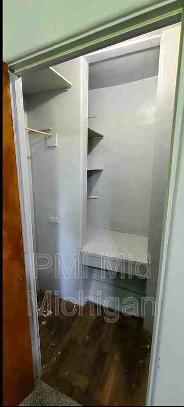 1067 Charles Ave - Photo 2 of 9
