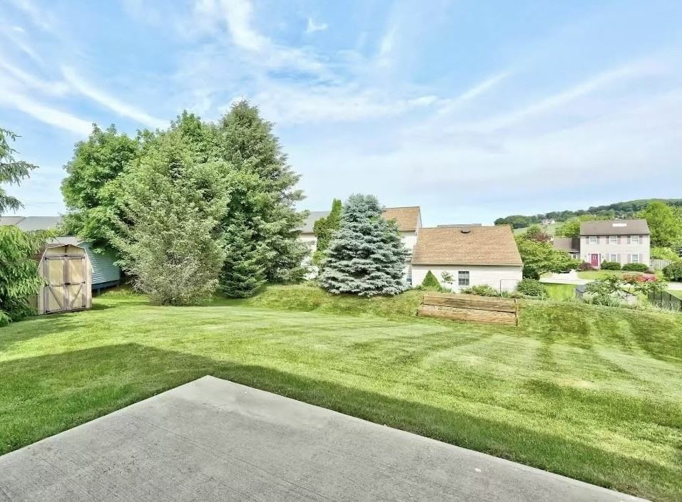 17 Steeple Ave - Photo 4 of 8