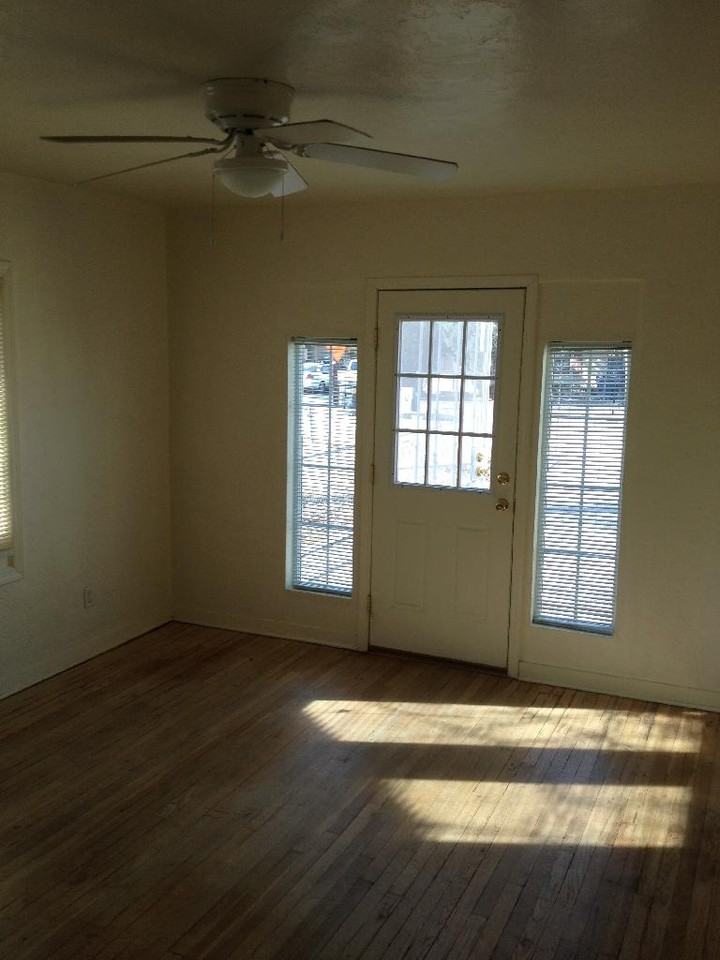 216 Princeton Dr Se - Photo 3 of 14