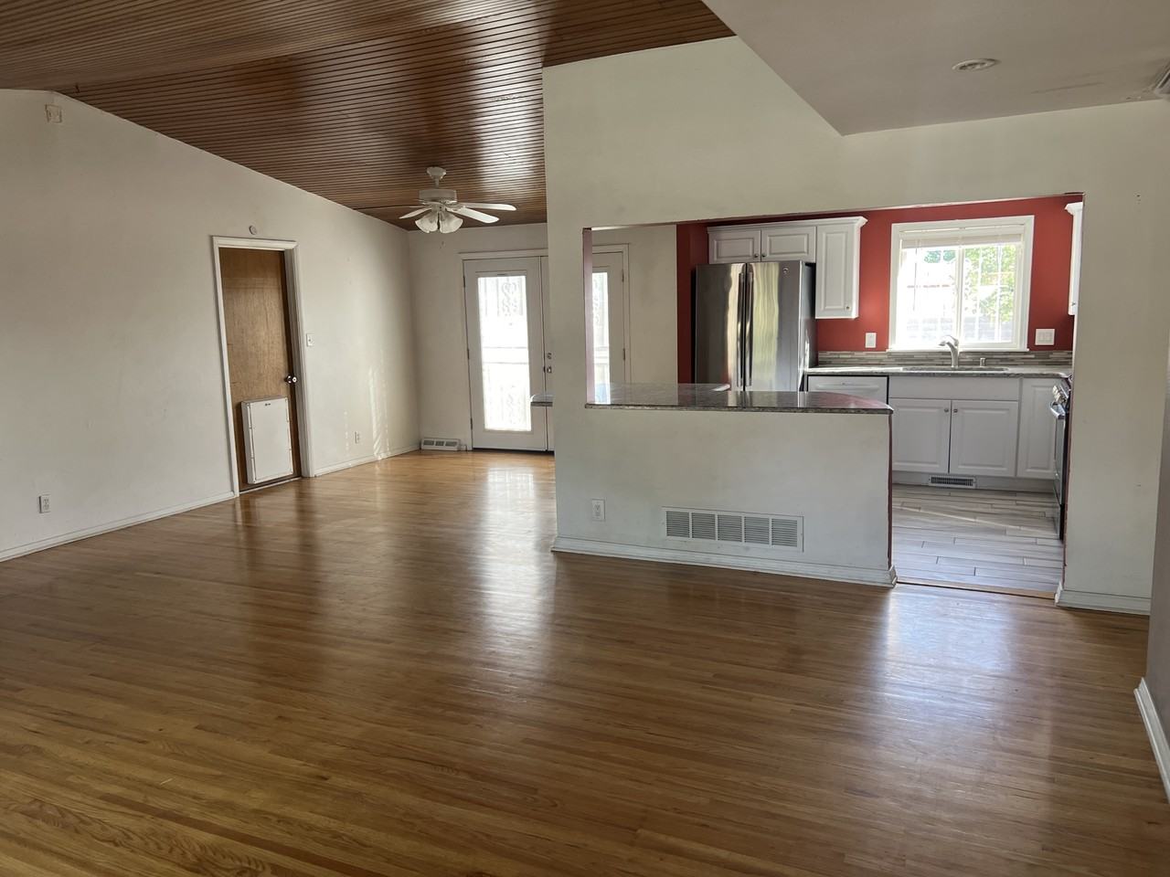 6330 Mossman Pl Ne - Photo 3 of 18