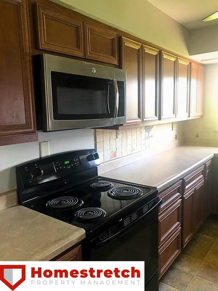 10001 Carolynne Dr - Photo 2 of 11