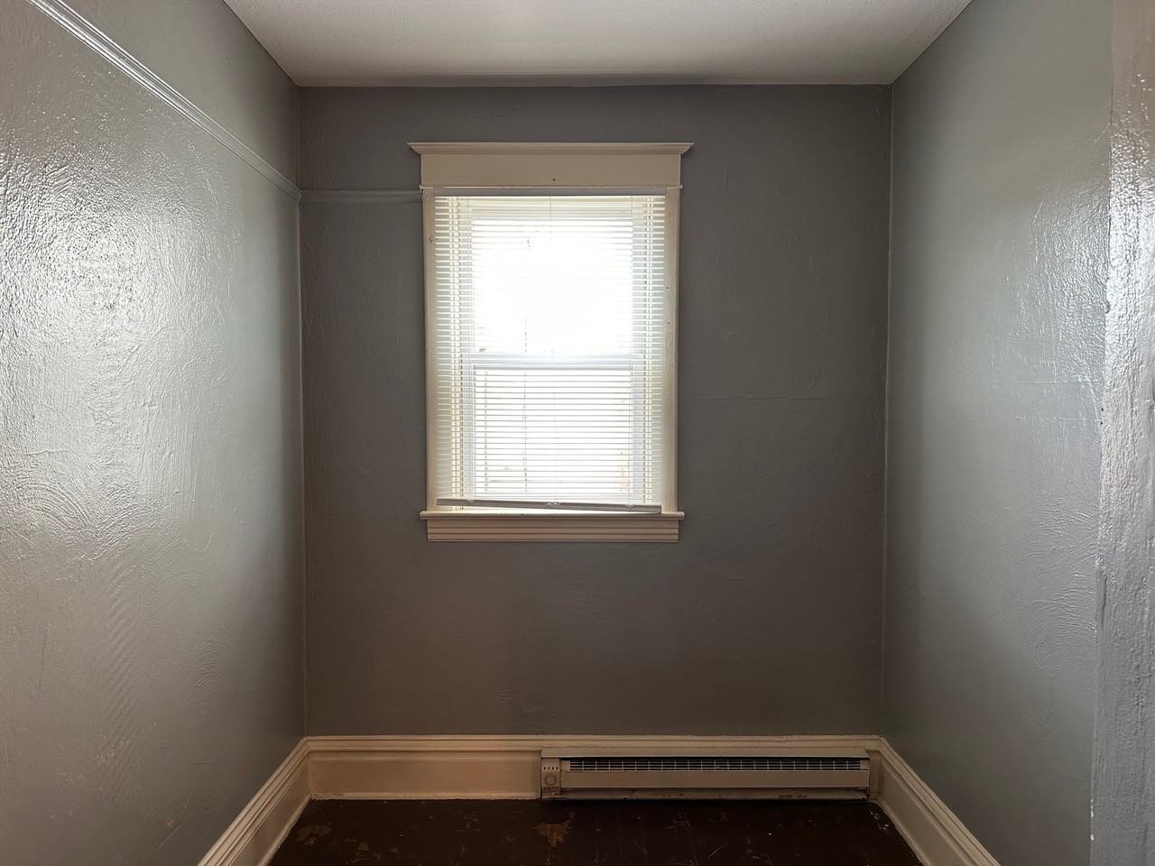 200 S Throop St - Photo 3 of 18