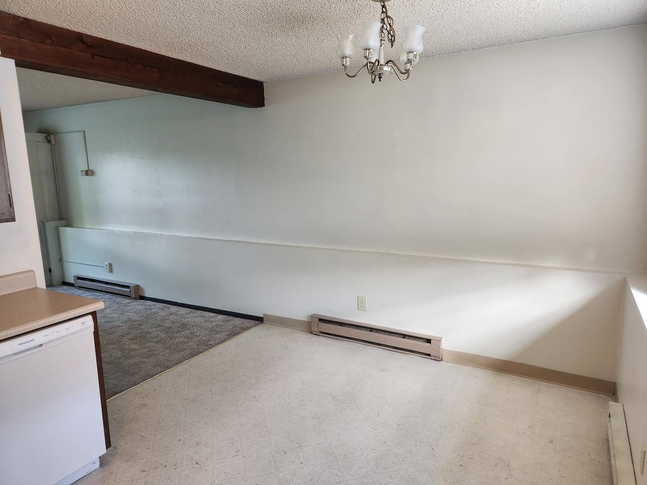 2308 Hillview Ct - Photo 2 of 12