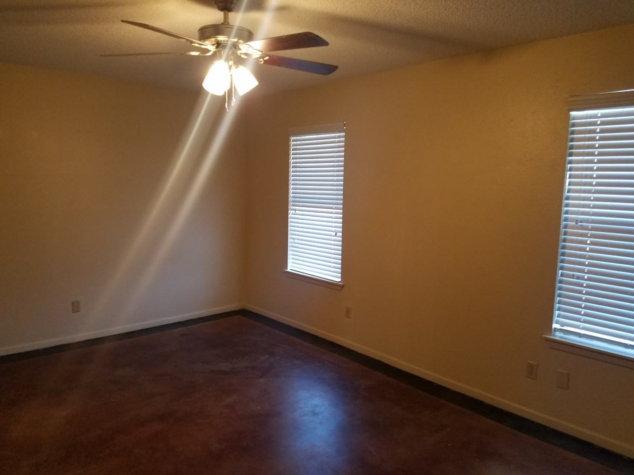 1009 Wilshire St #B - Photo 2 of 8