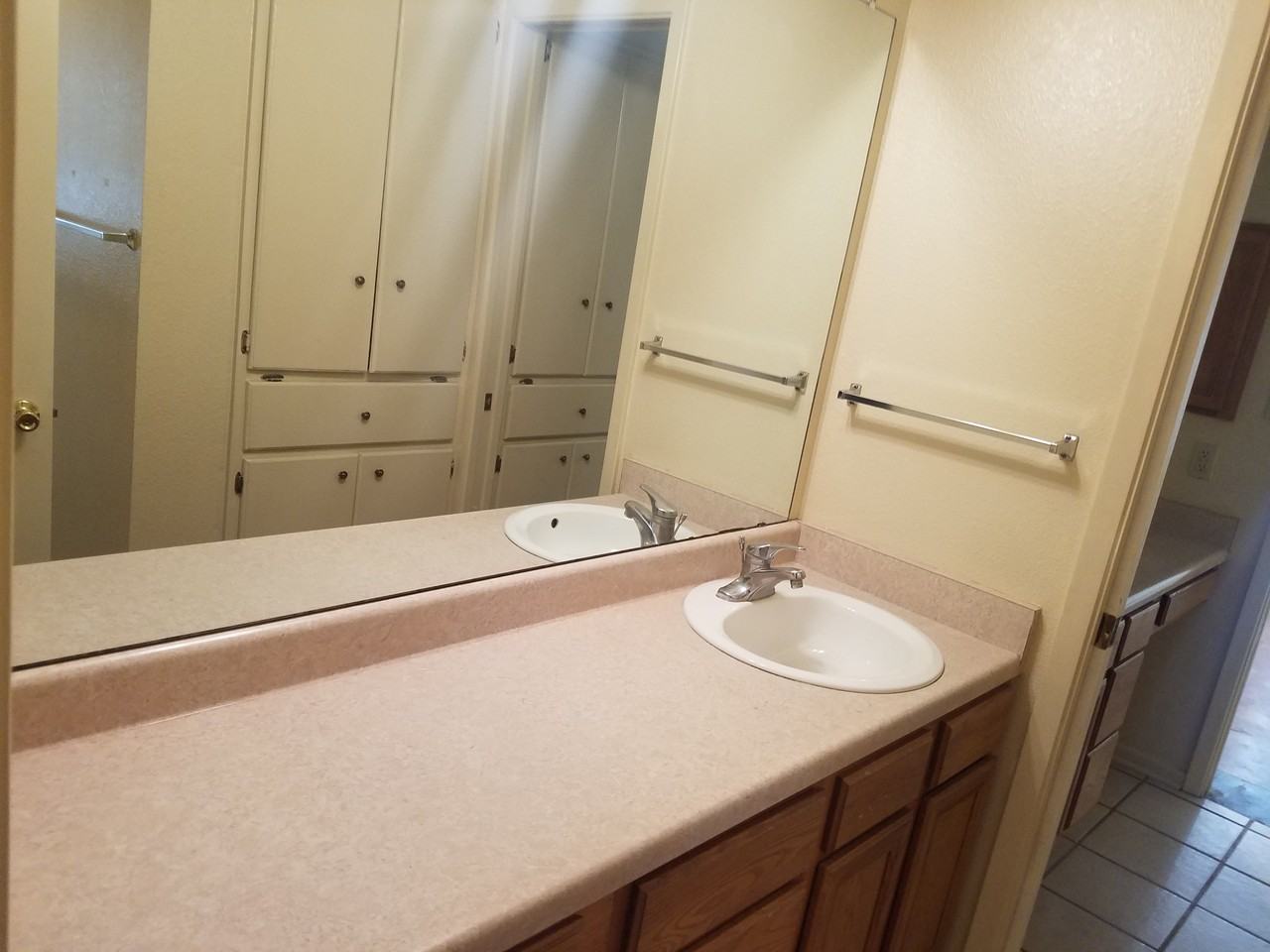 1009 Wilshire St #B - Photo 3 of 8