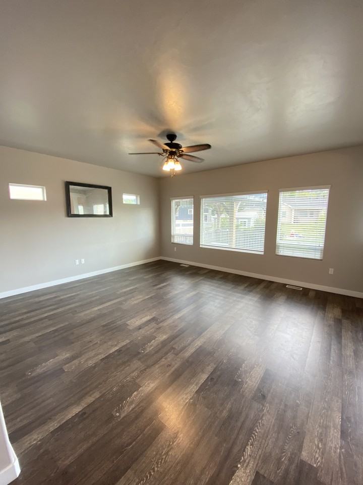 1133 E Old Fort Rd - Photo 3 of 18