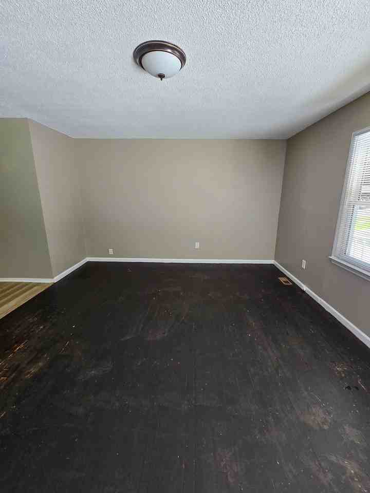 2820 Sylvester St - Photo 2 of 47