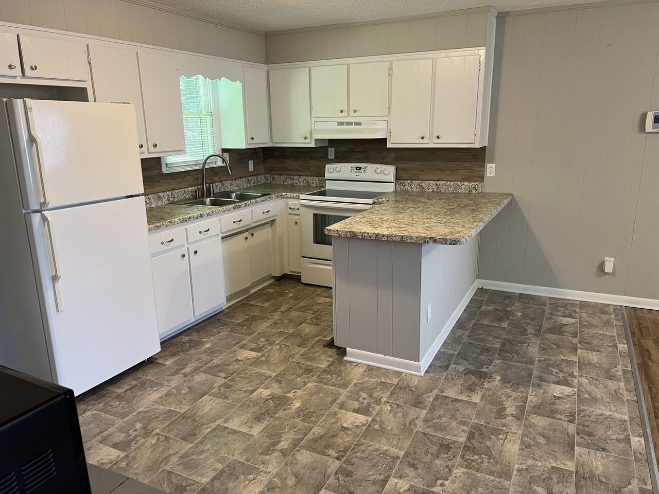 202 Williams St - Photo 2 of 11