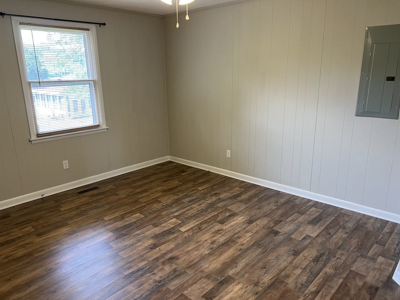 202 Williams St - Photo 3 of 11