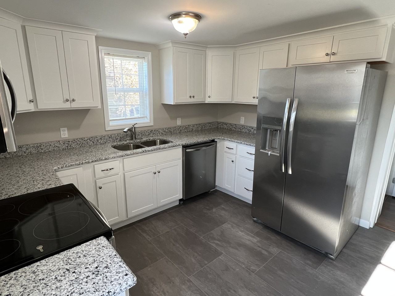 700 S Mccrary St - Photo 2 of 13