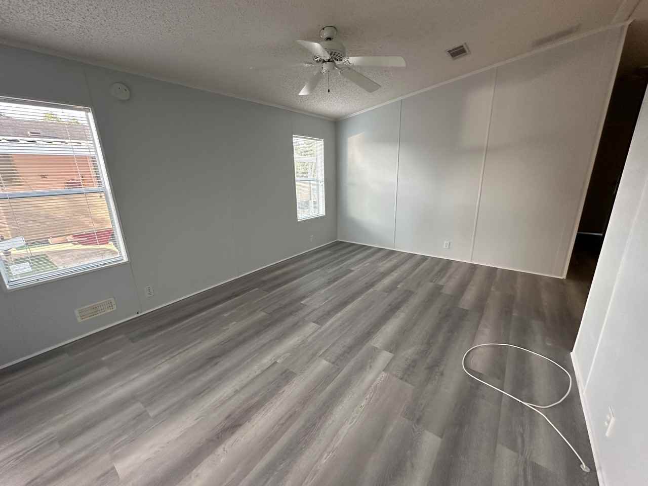 606 Choo Choo Ln - Photo 3 of 28