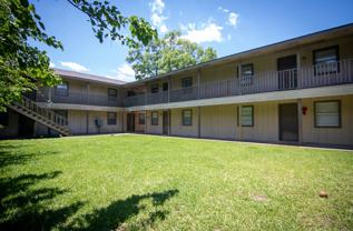 400 Live Oak St - Photo 1 of 1