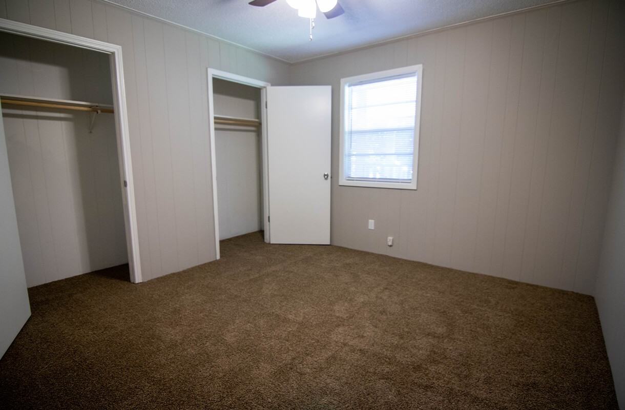 400 Live Oak St - Photo 3 of 6
