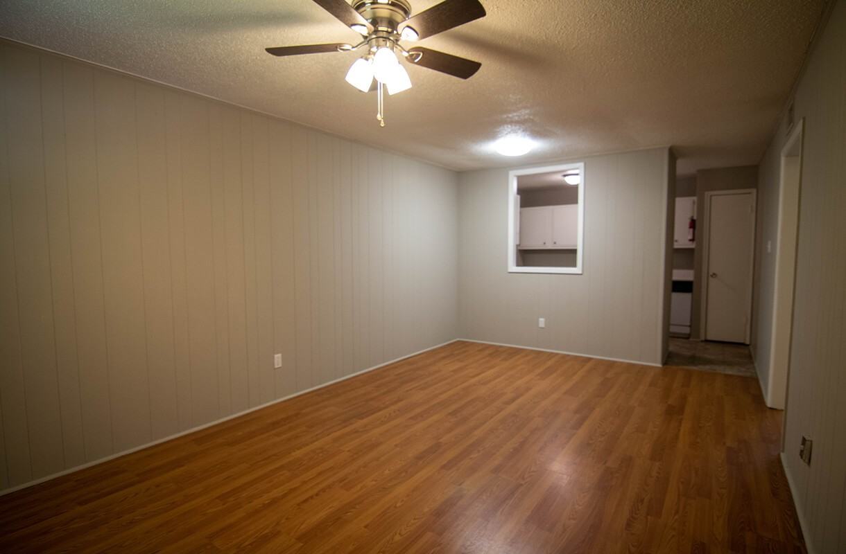 400 Live Oak St - Photo 6 of 6