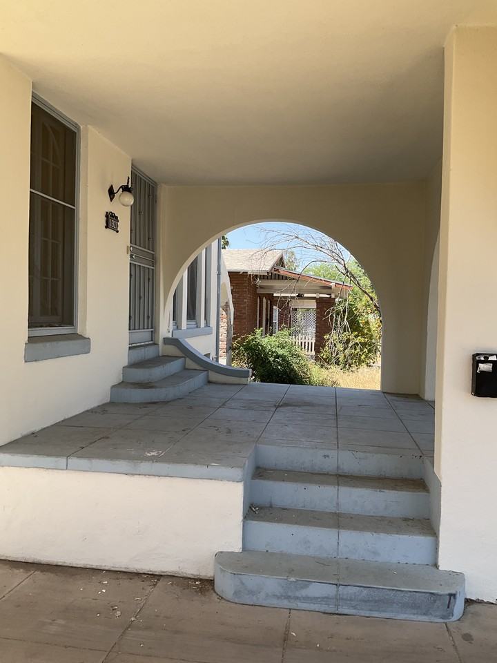 1321 N Euclid Ave - Photo 5 of 32