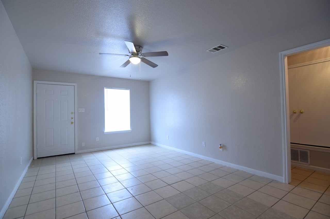 2508 Hancock Dr - Photo 6 of 11