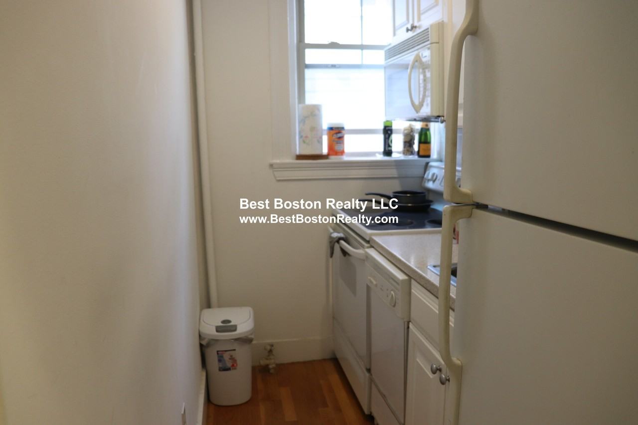 89 Trowbridge St #4 - Photo 2 of 8