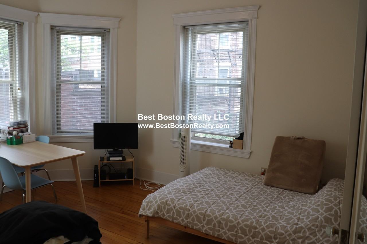 89 Trowbridge St #4 - Photo 3 of 8