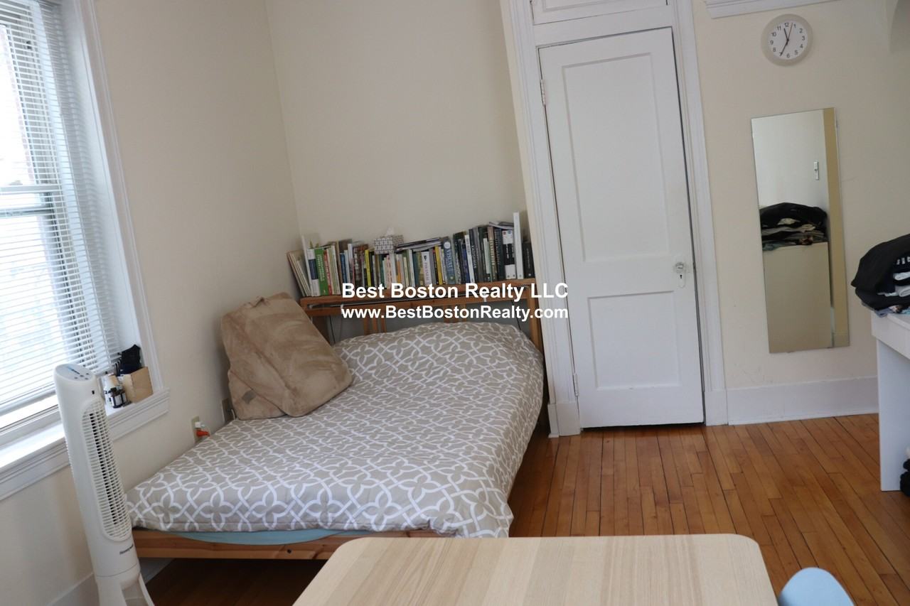 89 Trowbridge St #4 - Photo 4 of 8