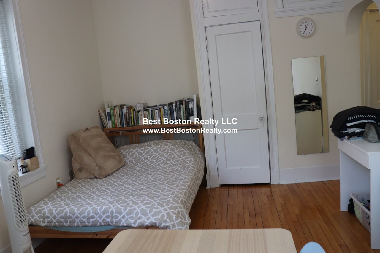 89 Trowbridge St #4 - Photo 5 of 8