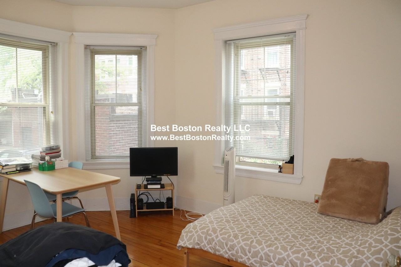 89 Trowbridge St #4 - Photo 6 of 8
