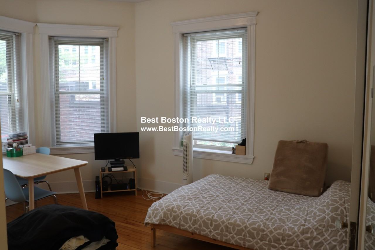 89 Trowbridge St #4 - Photo 7 of 8