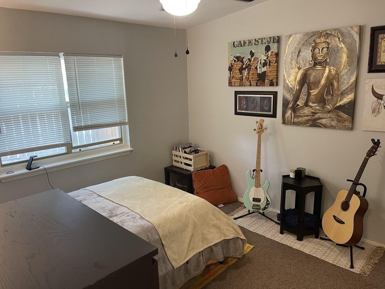 1909 Pecan St #C - Photo 6 of 10