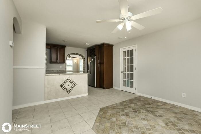 10843 Genevieve St - Photo 3 of 16