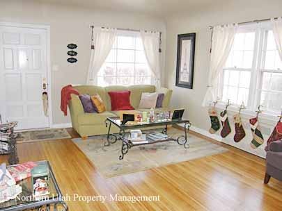 2530 Iowa Ave - Photo 2 of 17