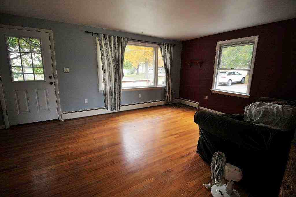 906 Mt Pleasant Rd - Photo 2 of 12